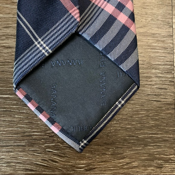 3/$27 Banana Republic 100% Silk Men’s Tie - Picture 3 of 5